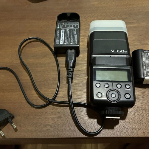 Godox V350 F Fujifilm Flash like new with case charger and battery