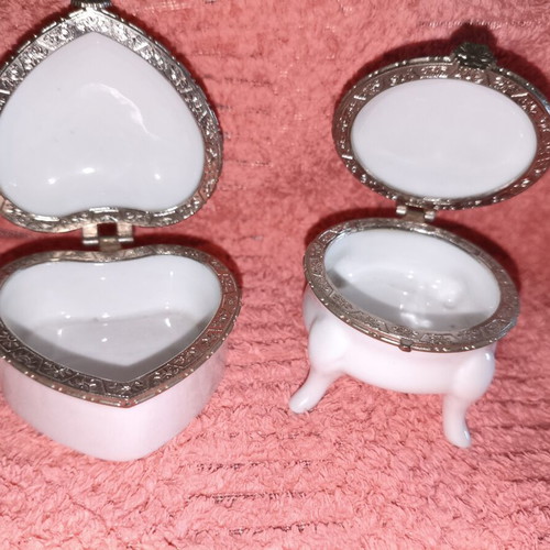 Vintage Limoges porcelain mini jewelry boxes set of 2, like new