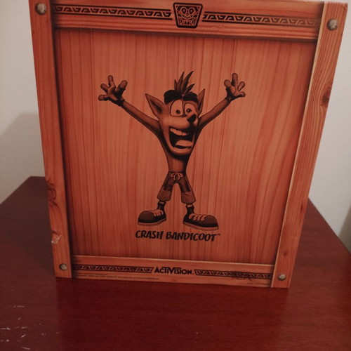Crash Bandicoot F4F Exclusive Edition PVC 9' figure like new, boxed
