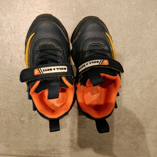 Bull Boys kids shoes size 26 athletic like new, blue and orange