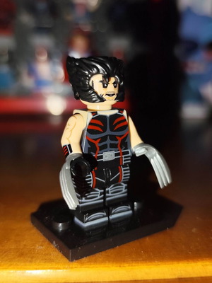 Wolverine Age of Apocalypse figure like new with accessories