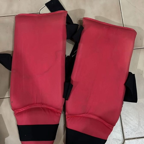 Kick Boxing Gloves Force 1 used with shin guards