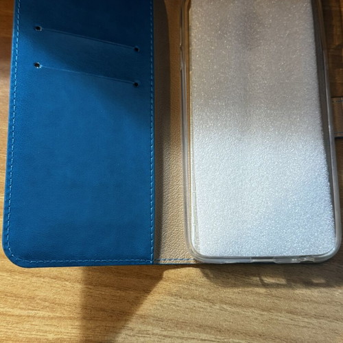 Samsung J4 case new with magnetic closure