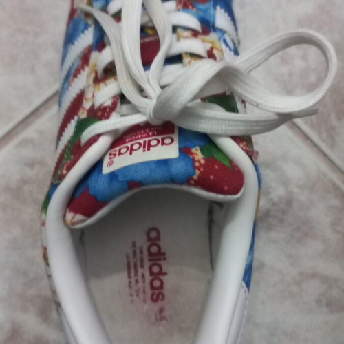 Sports shoes