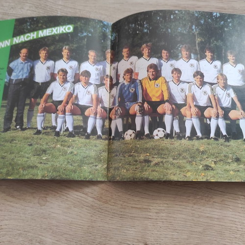 2 Albums with stickers World Cup 82 and 86 not Panini