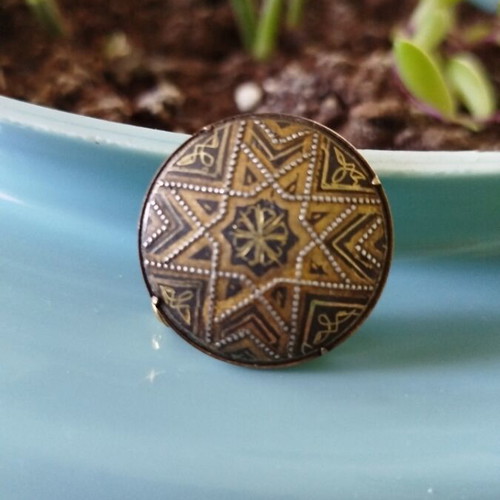 Damascene brooch like new, traditional Toledo design, 1960