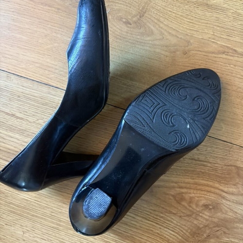 Low heel shoes, natural leather, size 35, black