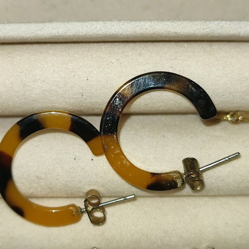 Small hoop earrings like new in brown shades