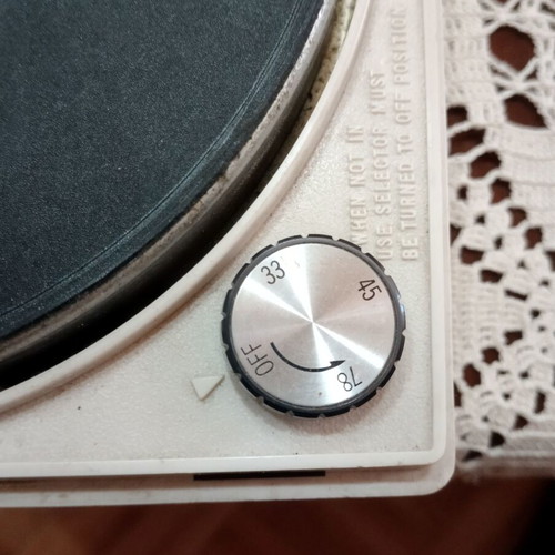 Aiwa P177 portable turntable with AM radio vintage, used