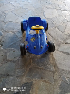 παιδικό αυτοκίνητο με πετάλια