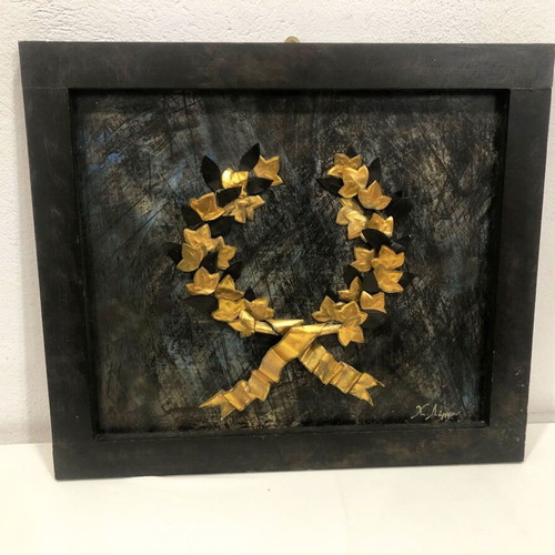Handmade wreath-themed artwork used, signed by Lamprou