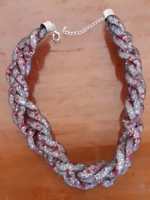Impressive necklace like new, red and silver for special occasions