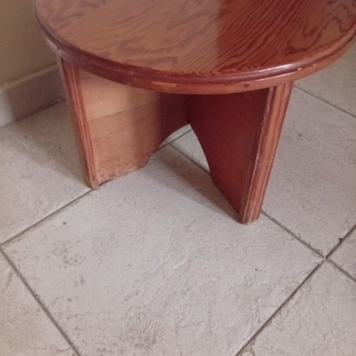 Small furniture like new, chestnut wood, diameter 0.40m height 0.30m
