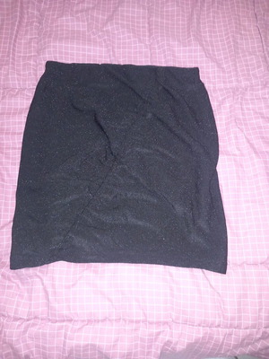 Black slim skirt like new with silver thread