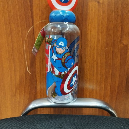 Captain America water bottle with 3D lid, new