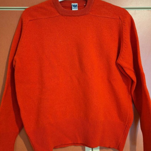 Red pullover like new, size L