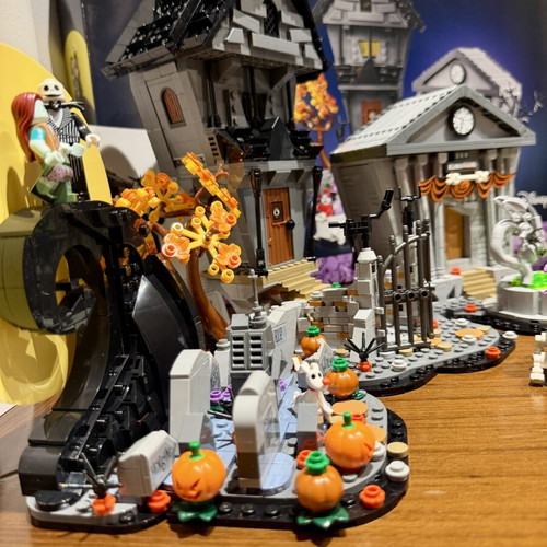 Disney Tim Burton's The Nightmare Before Christmas Lego set like new