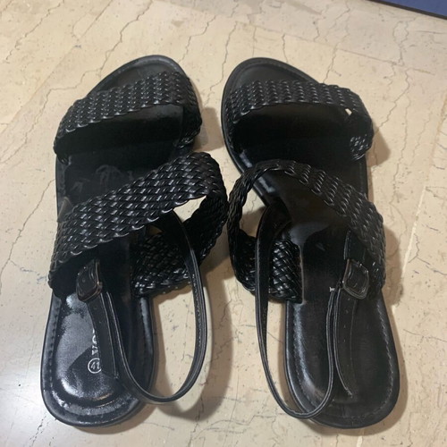 Sandal black like new, size 41