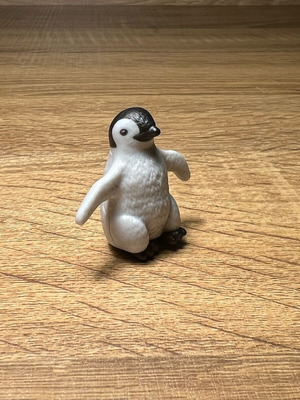 Φιγούρα πιγκουίνος μεταχειρισμένη από kinder αυγό