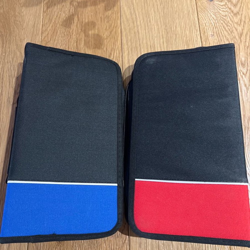 CD cases like new with zipper, blue and red