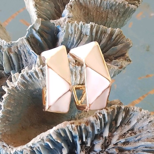 Earrings hoops with white enamel like new, gold color