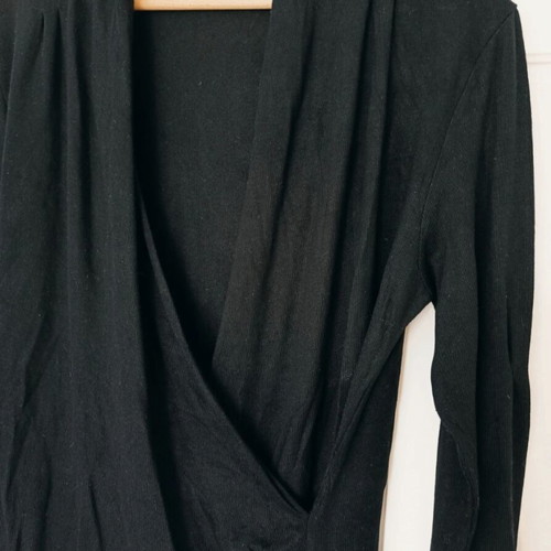 Julia Bergovich Black V-cruise Blouse like new, size M