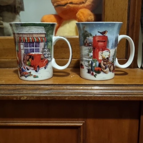 Christmas mugs set like new, 2 pieces