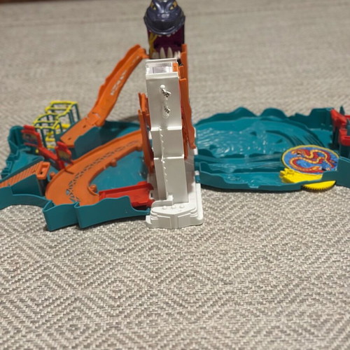 Mattel Hot Wheels Hw Shark Attack P3893 like new