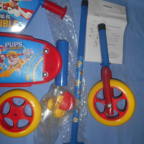 Paw Patrol Scooter new with anti-slip surface and 3 wheels