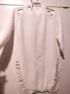 White acrylic boho style pullover one size new