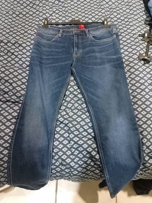 Hugo Boss Blue Straight Leg Denim Jeans like new, size 32