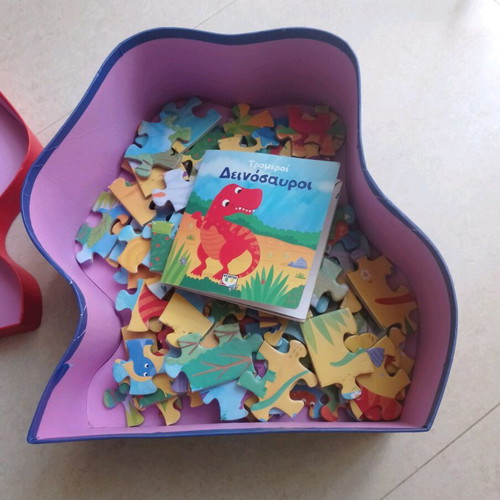 Dinosaur puzzles like new, 75 and 100 pieces