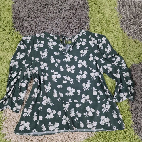 George UK blouse green floral with ruched sleeves, like new, size M