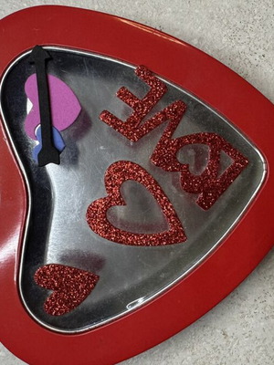 Metal heart-shaped gift box