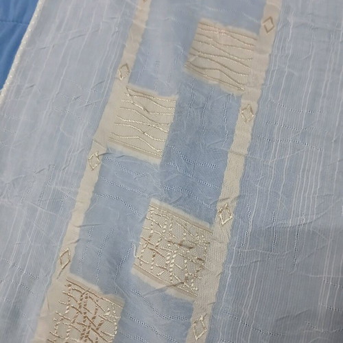 Table runner like new with lace in ecru and beige