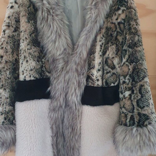 Faux fur coat with leopard design new, size L
