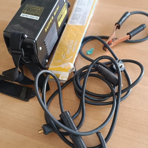 Helix Super Mini welding machine like new with Fincord M electrodes