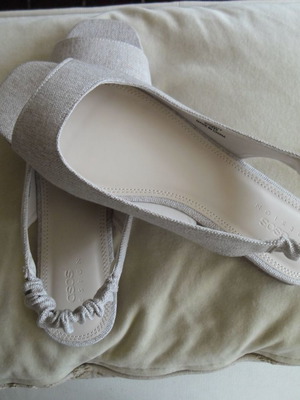 Παπούτσια peep toe καινούργια, μπεζ λινό, μέγεθος 40