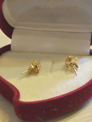 K14 Gold Heart Stud Earrings like new, 1.05g