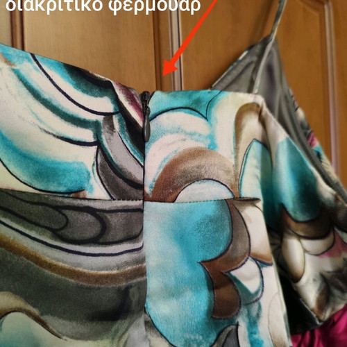 Printed satin dress with straps like new, size L