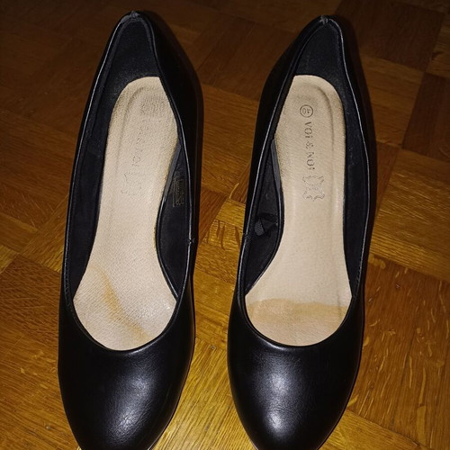 Black shiny pumps size 40 like new
