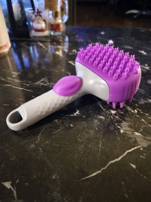 Pet massage and cleaning brush with soap container new