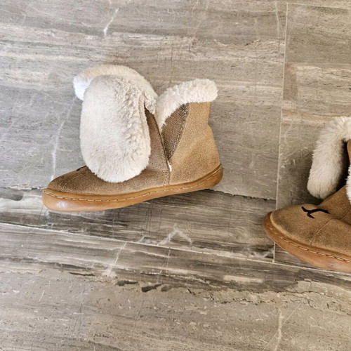 Camper boots size 22 for girl used with fur lining