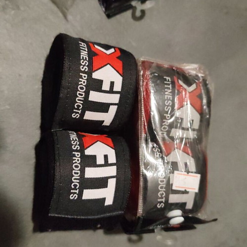 Boxing and MMA gloves like new with lifting straps