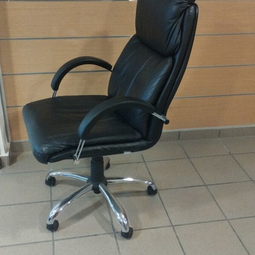 Leather executive chair like new