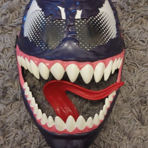 Venom Mask like new with head strap