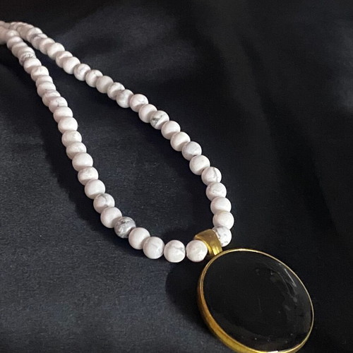 Necklace new handmade with haolite semi-precious stones and antique-style motif