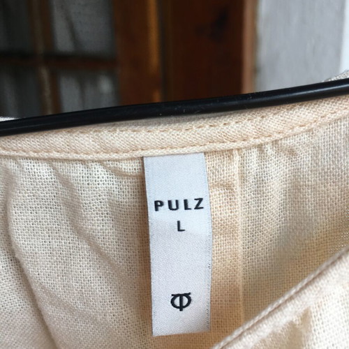 Pulz cotton linen top L like new beige with button back