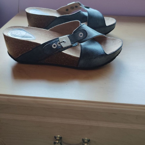 Scholl women's slippers natural leather size 41 like new