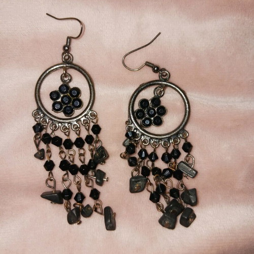 Vintage earrings like new, black